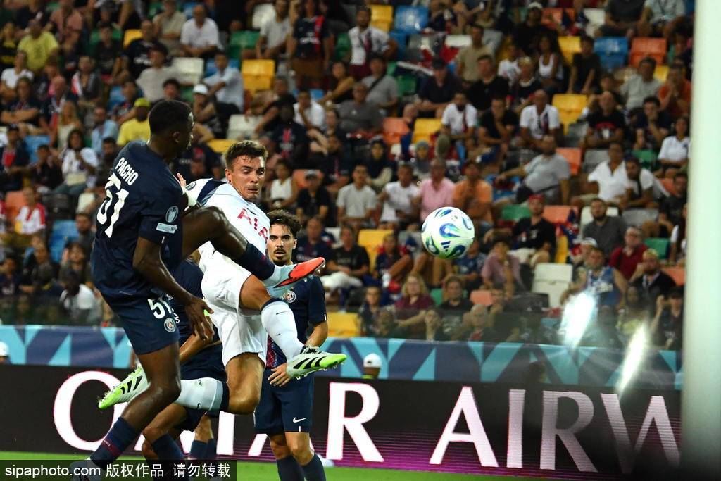 多特蒙德战平那不勒斯，阿扎尔补时绝平欧联杯