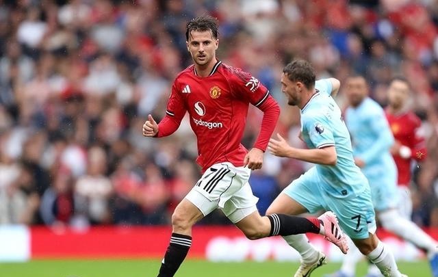 体育平台APP-曼联中场核心受伤，球队士气受挫的简单介绍