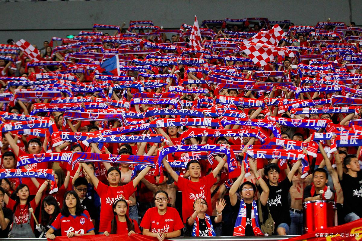 平台-一场激烈的比赛让球迷热血沸腾